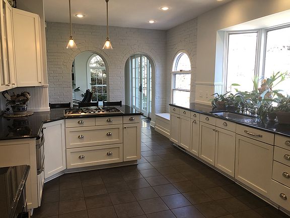 Eat-In Granite Kitchen