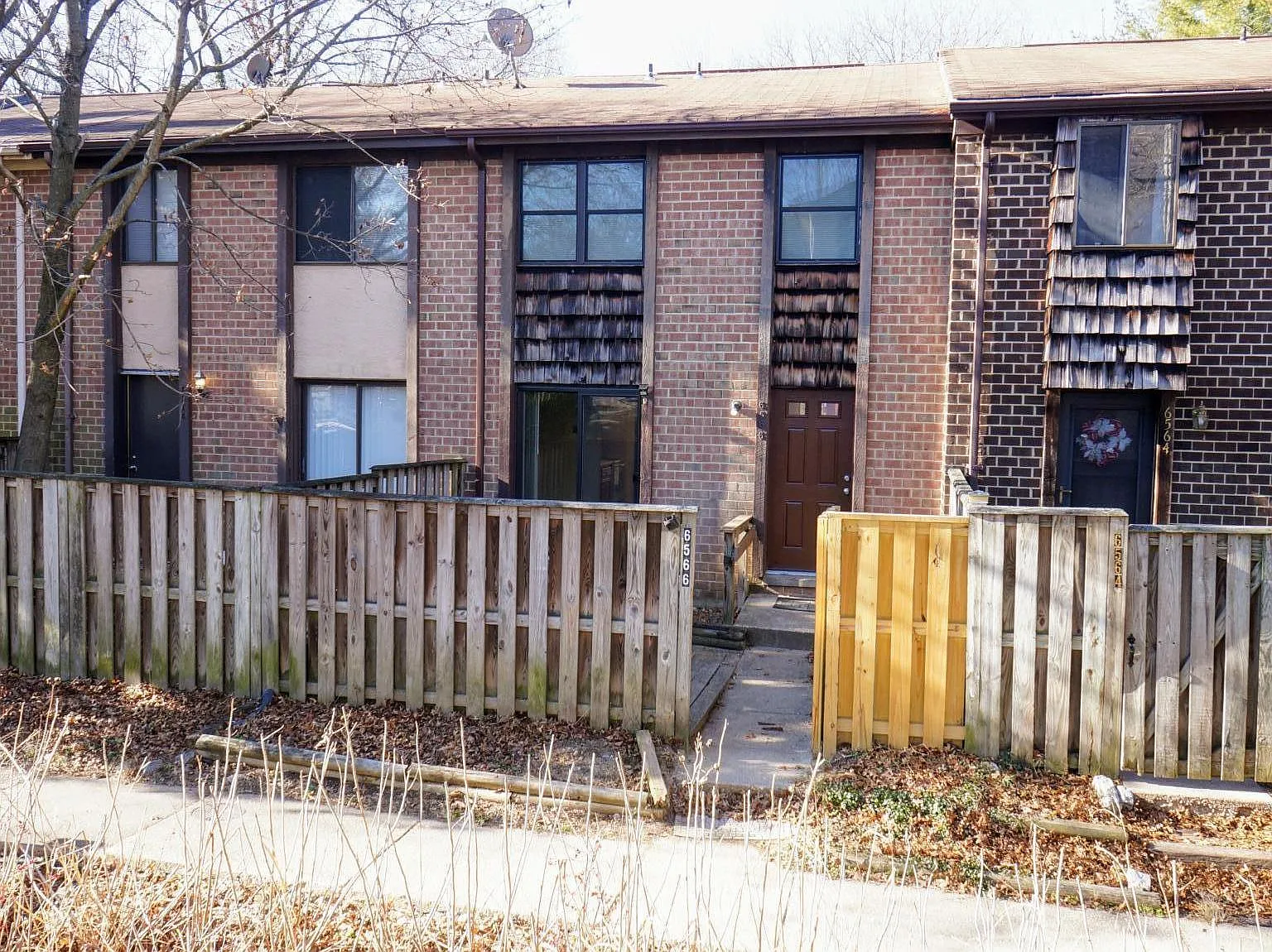 3 bed, 1.5 bath, 1216 sqft, $2,250 — Photo 2
