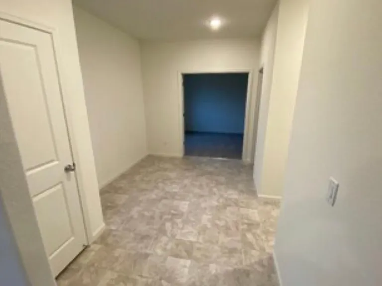 3218 Heather Dr — Photo 4
