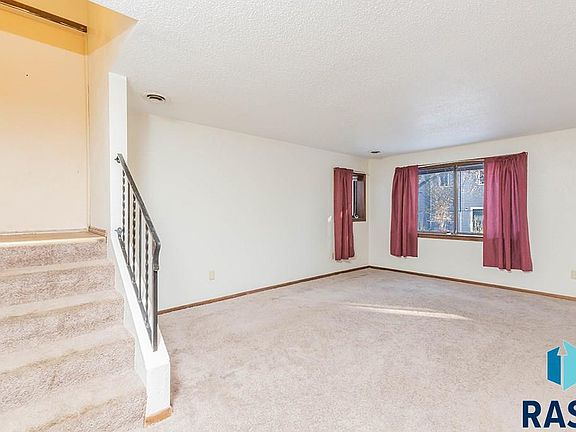 4th image of 4608-4610 S Louise Ave