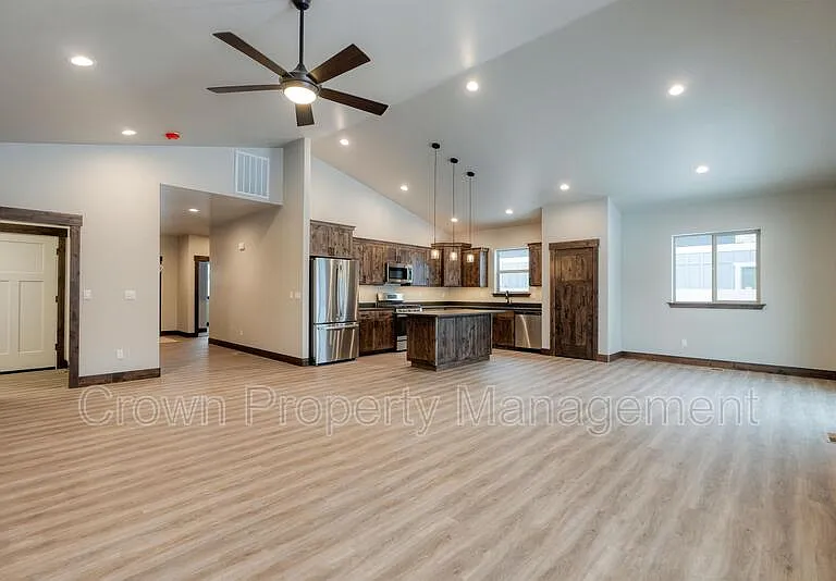 4032 Snowberry Ave — Photo 9