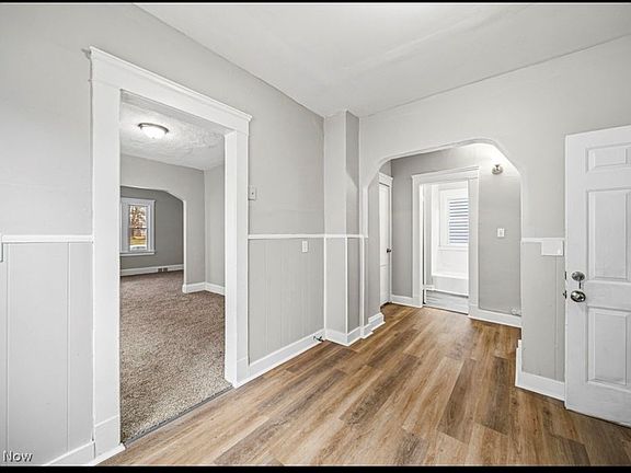 Kitchen & foyer
