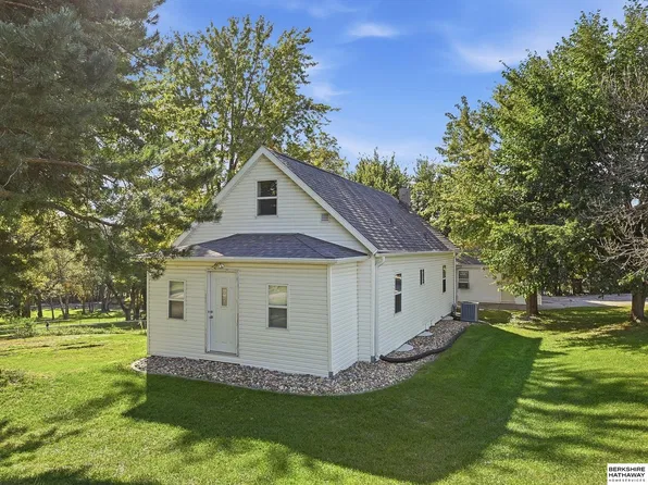 4535 T St, Omaha, NE 68117