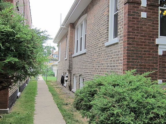 Walkway to Back Yard