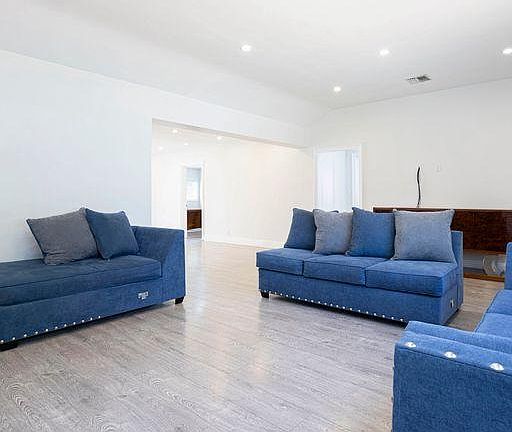 3rd image of 1050 E Angeleno Ave