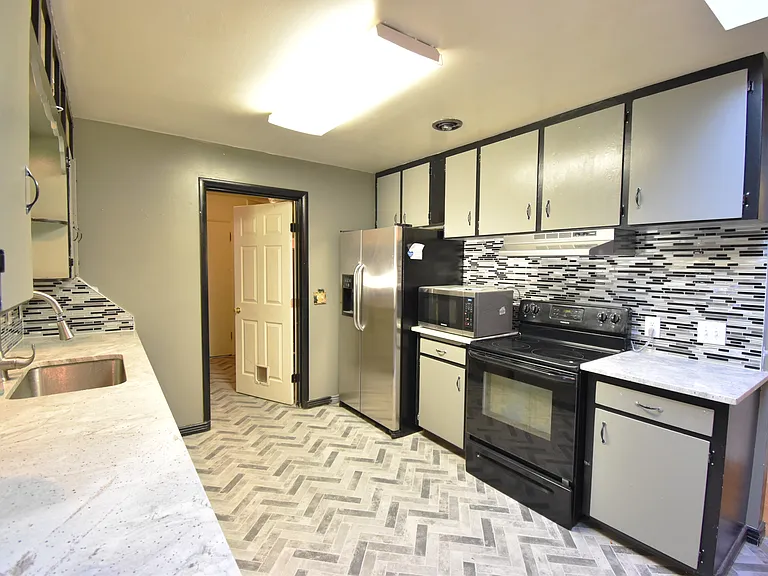 336 W Washington St — Photo 20