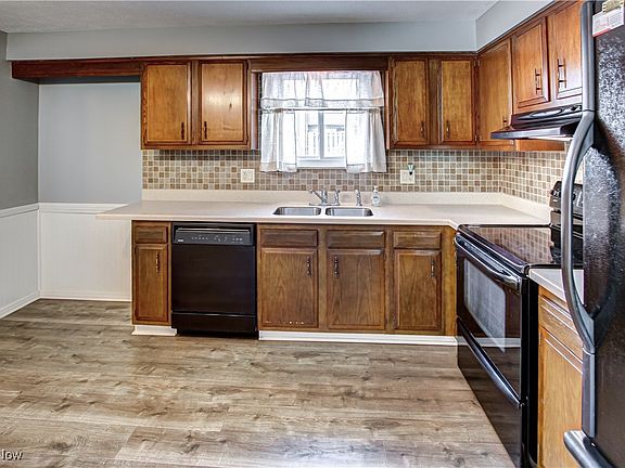 3rd image of 7436 Pine River Ct #C52