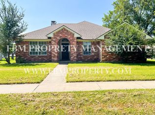 505 E Burnett St, Ennis, TX 75119
