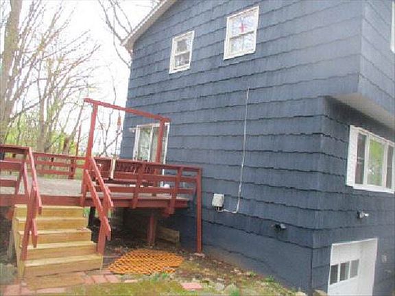4th image of 160-162 Railroad Ave