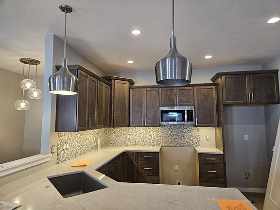 3rd image of 3757 Newcastle Dr