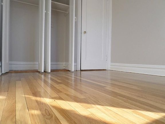 4th image of 2907 31st Ave #5C1