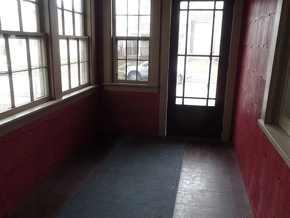 4th image of 1626 Cass St