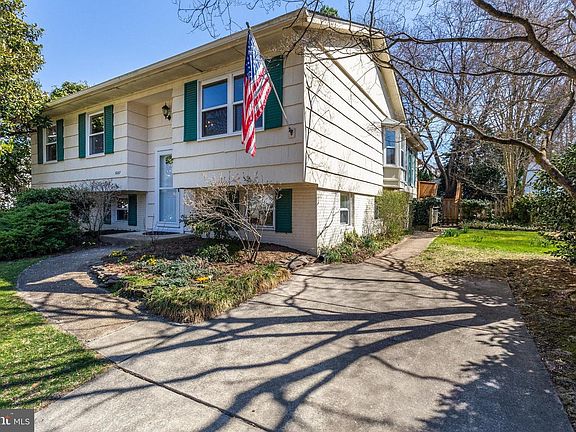 3rd image of 8267 Bernard Dr S