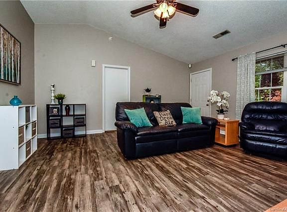 5th image of 111 Waderich Ln