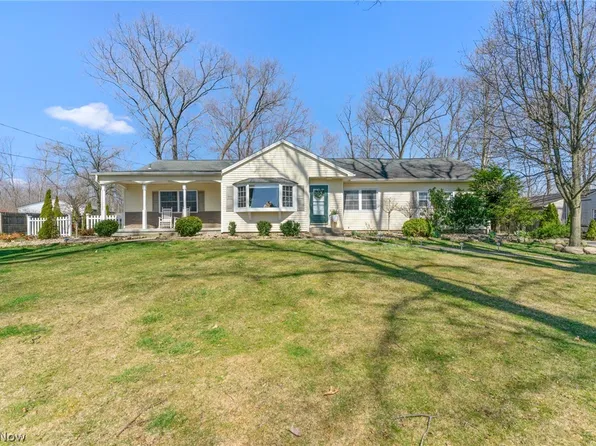 1124 Academy Dr, Youngstown, OH 44505