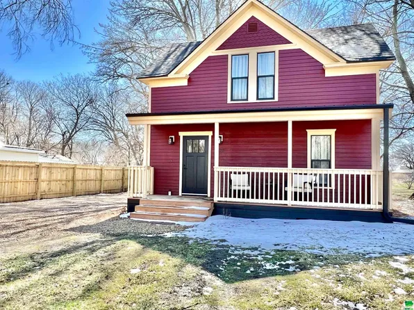 732 W Cedar St, Vermillion, SD 57069