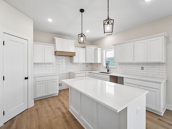 5th image of 4656 177th St