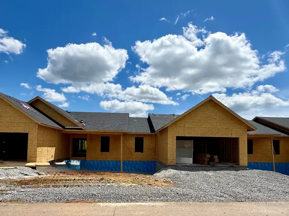 1029 Patriots Landing Dr, Dandridge, TN 37725