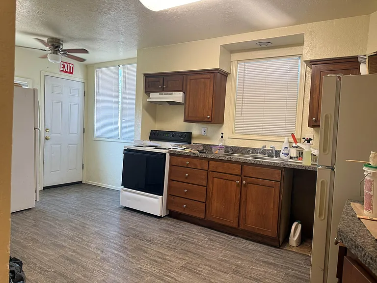 2717 W Gardner Ave — Photo 3