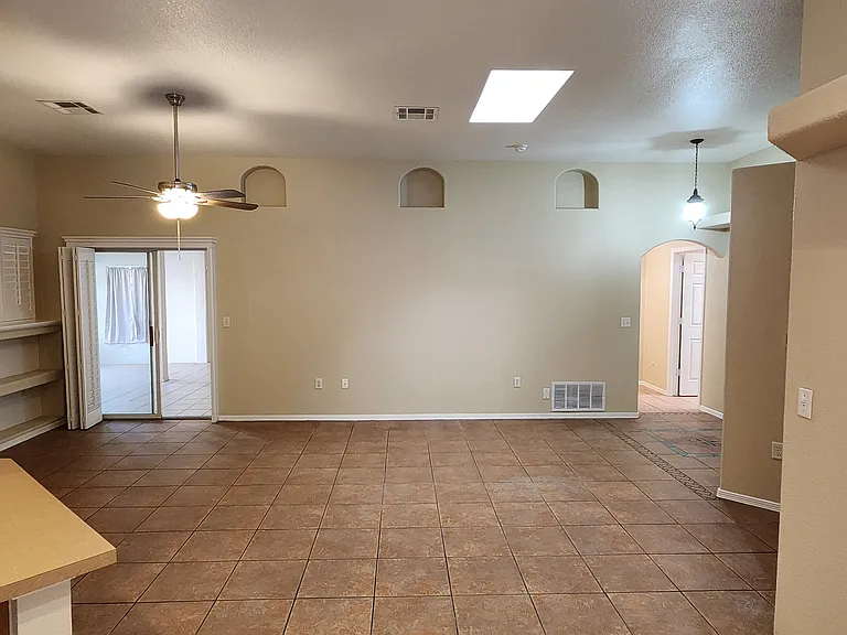 675 Cedardale Loop — Photo 6
