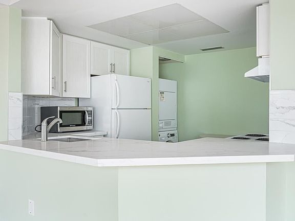 2nd image of 1001 Bay St #2104