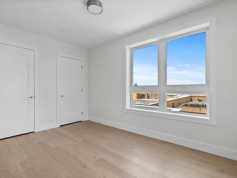 301 Border St — Photo 8