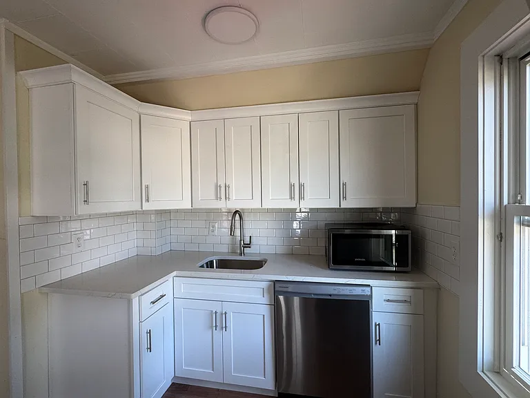 186 1/5 Summer St #2 — Photo 1