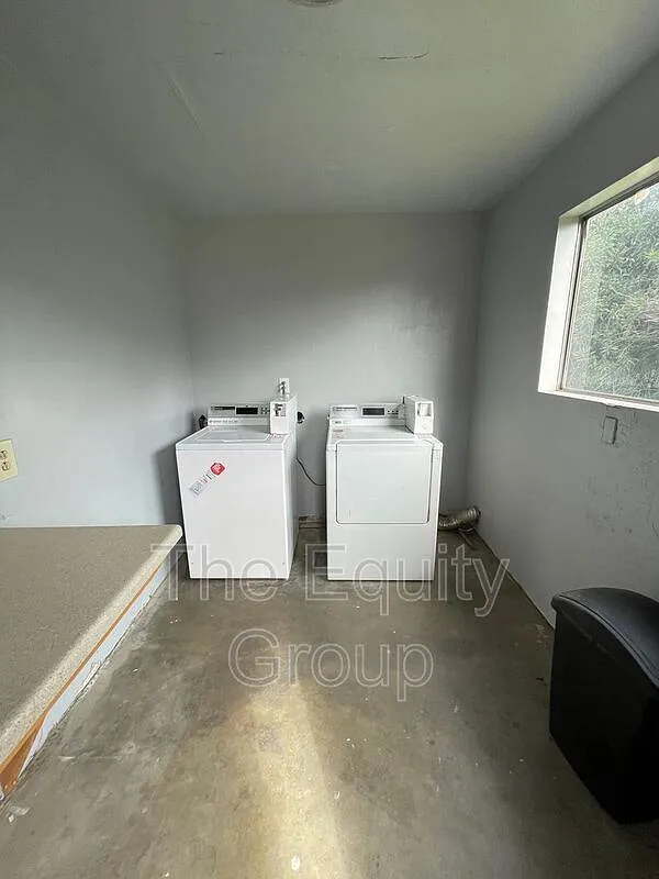 Building Photo - 616 N Blackstone St #15