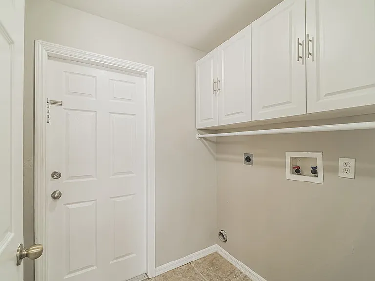 1726 SW 22nd St — Photo 14