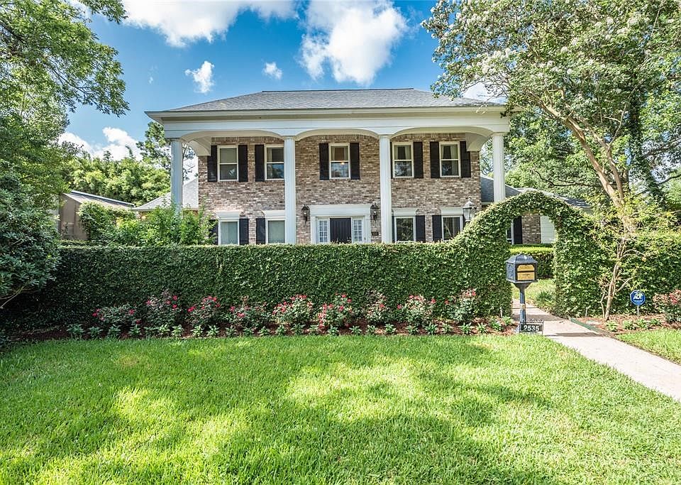 Classic Traditional in Old Braeswood.