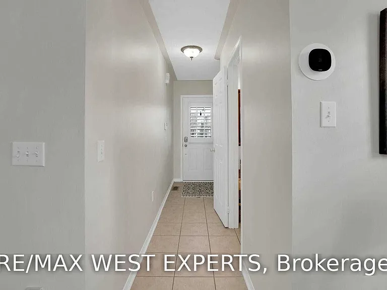 18 Forest Gate Ave — Photo 2