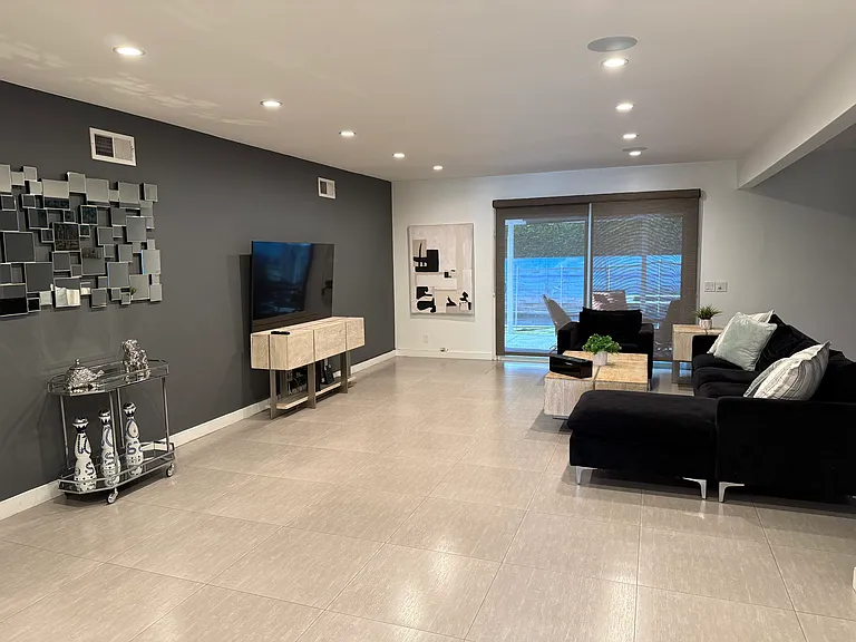 5751 Corteen Pl — Photo 34