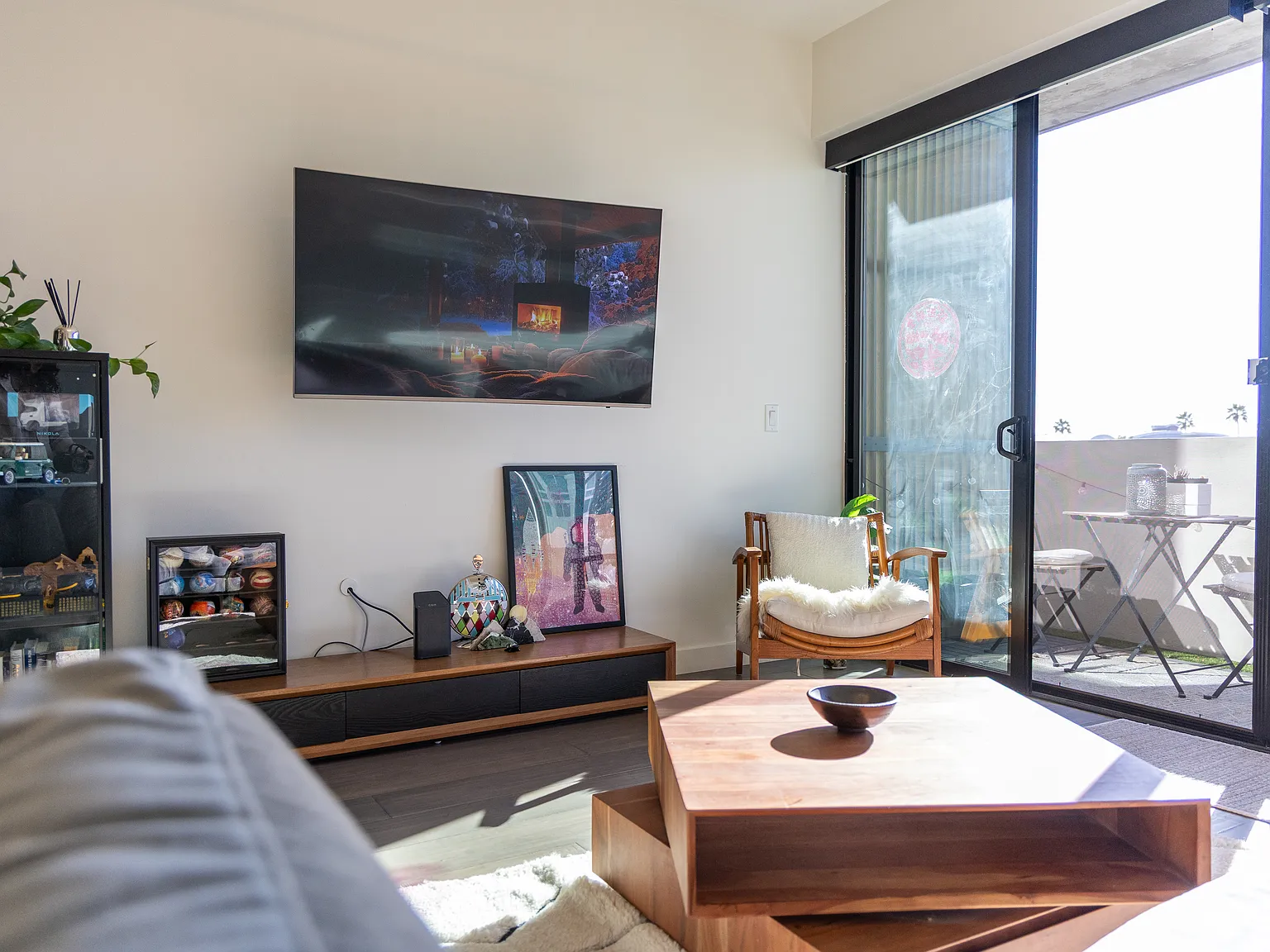 2 bed, 2.5 bath, 1377 sqft, $2,800 — Photo 2