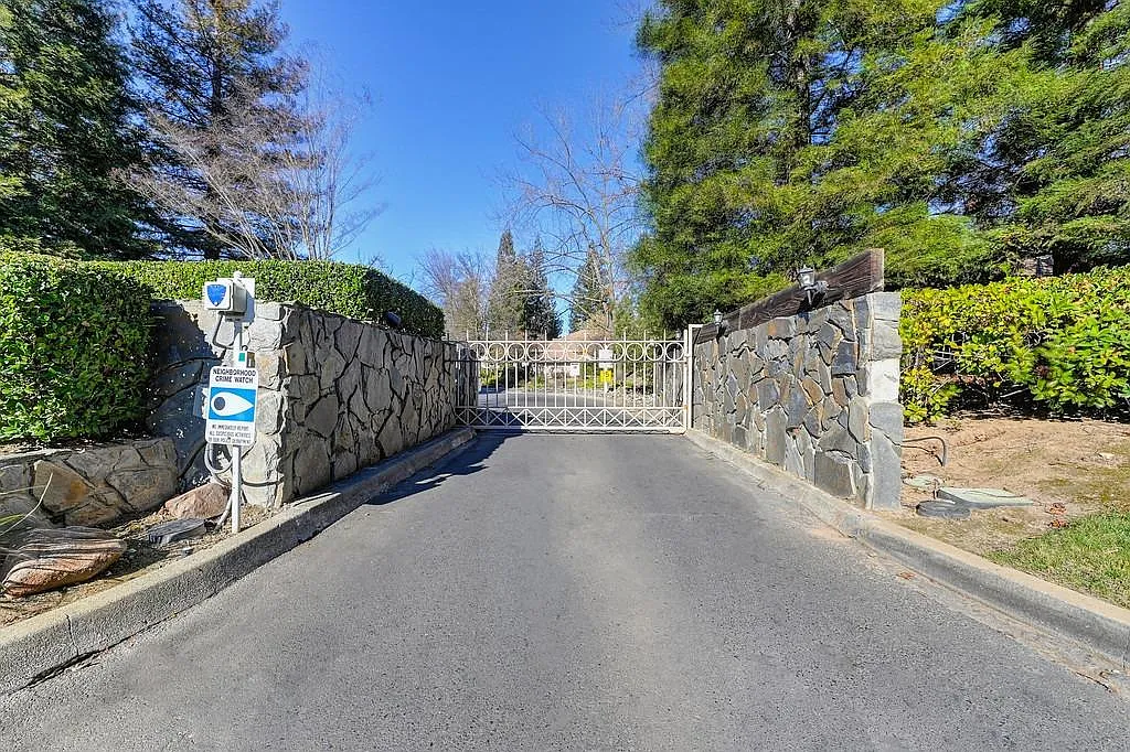 8188 Shane Ln photo 1