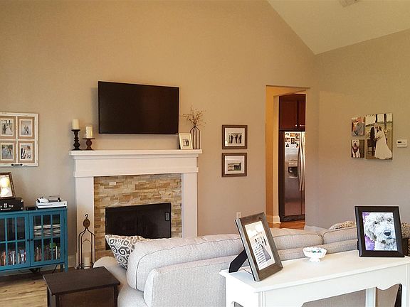 5th image of 301 Jeremiah Ct
