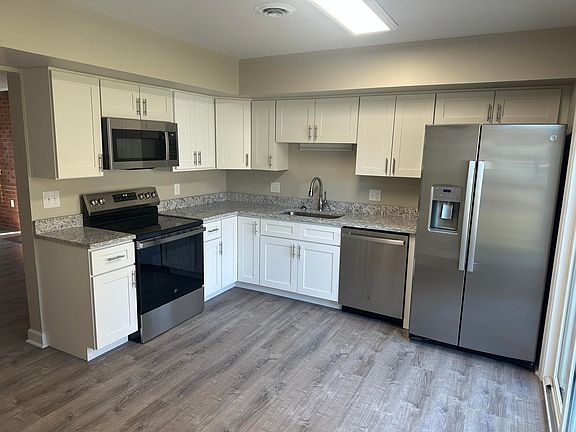 3rd image of 1609 19th St NE #1
