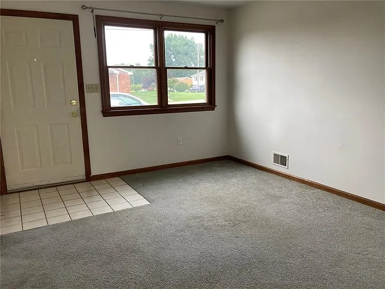 102 Park Dr #B — Photo 3