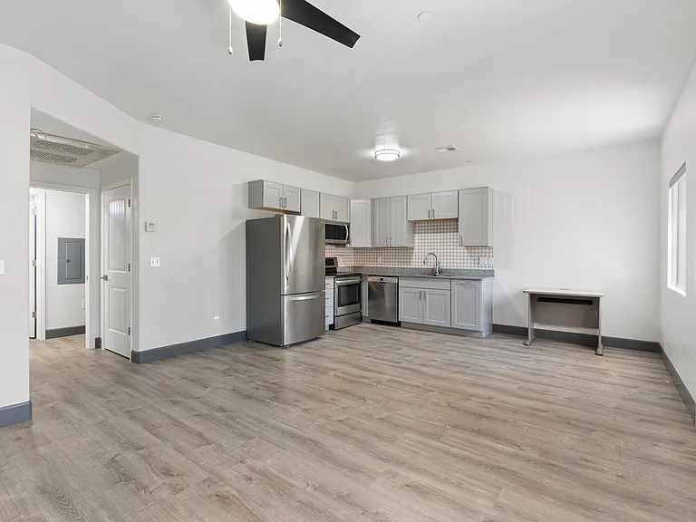 521 E Mission Ln #1 — Photo 5