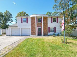 6 Newport Ave, Selden, NY 11784