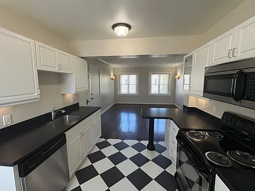3918 Cass St Photo 1