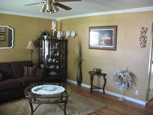 2nd image of 1820 S Hopewood Ln