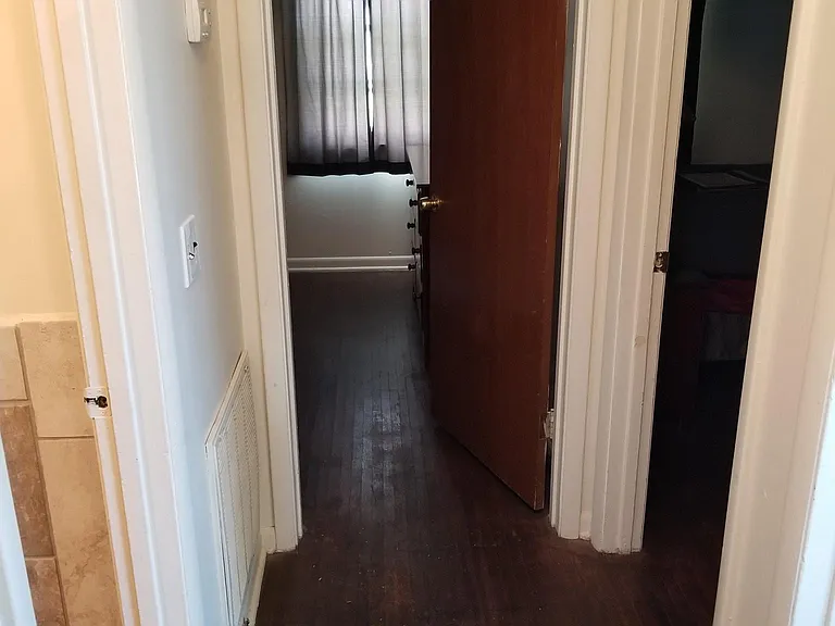 1011 W Grove Ave — Photo 4
