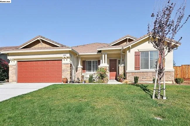 2504 Cambridge Dr photo 1