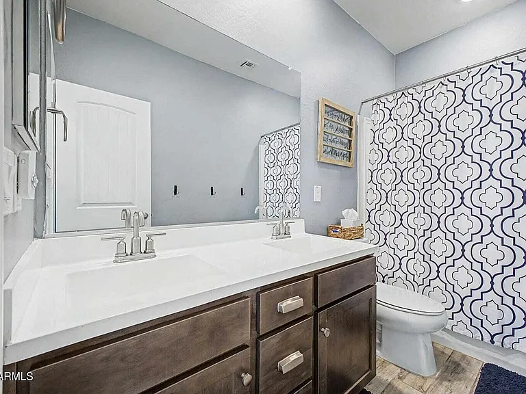 1033 S 150th Dr — Photo 20