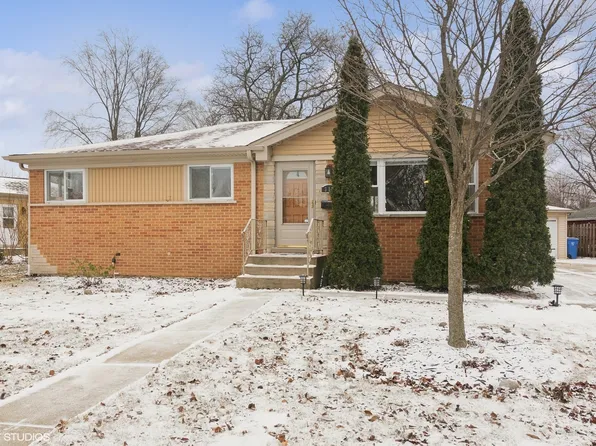 312 Hatlen Ave, Mount Prospect, IL 60056