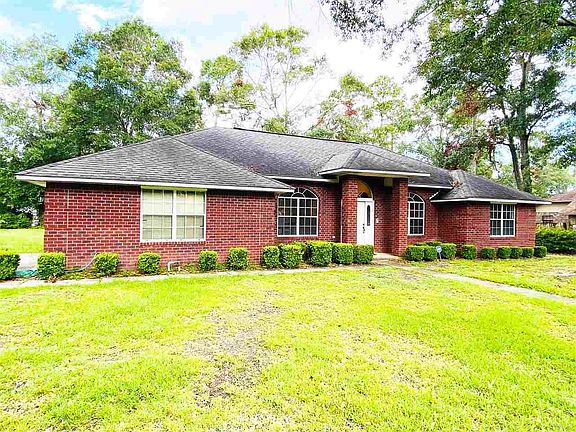 3rd image of 861 Maple Woods Cir