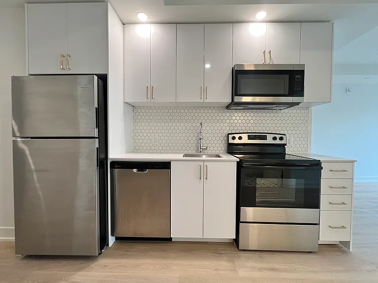 2070 Scott St — Photo 41
