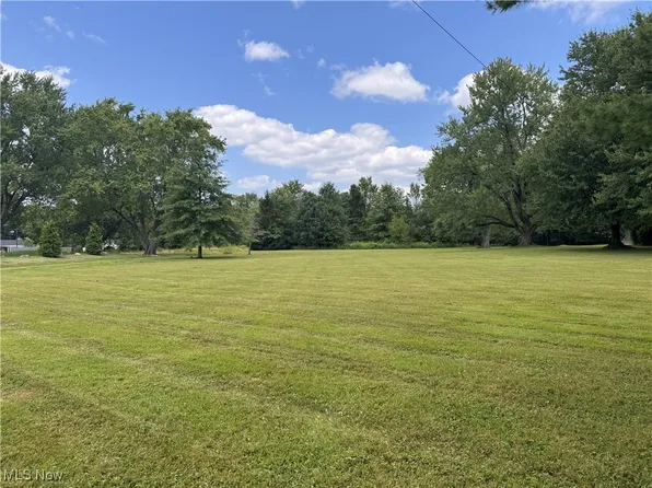 Bell St, Chagrin Falls, OH 44022