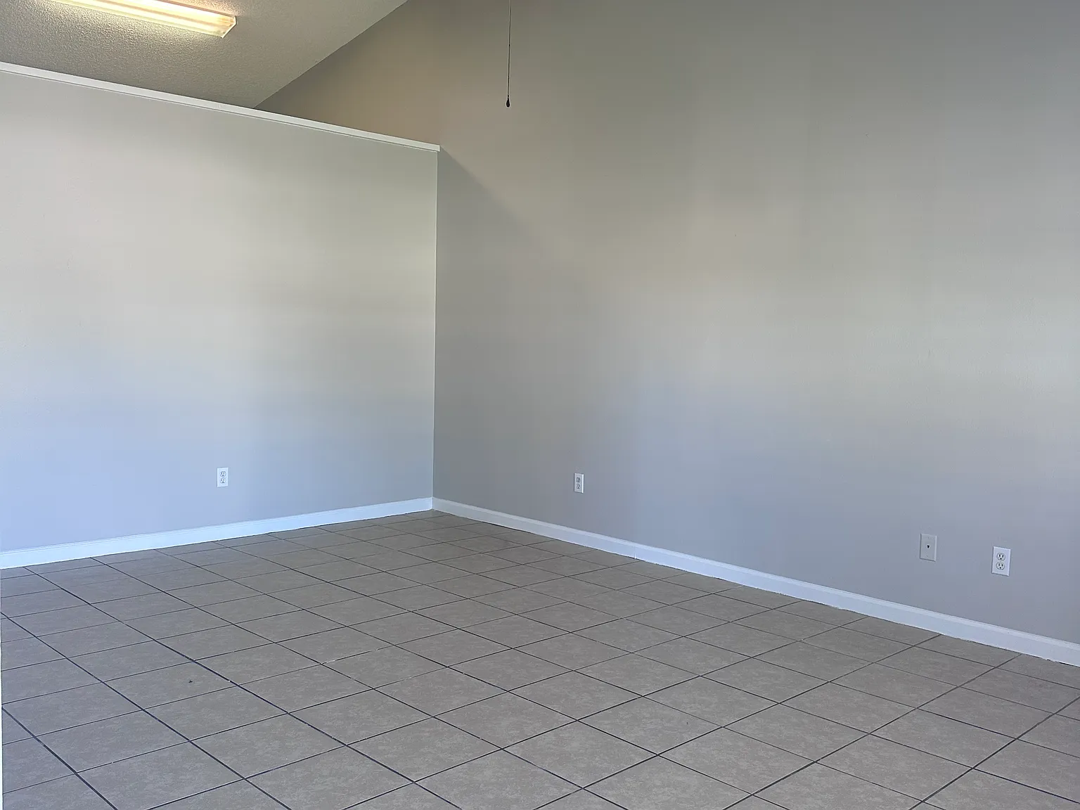 2 bed, 1054 sqft, $1,400 — Photo 1