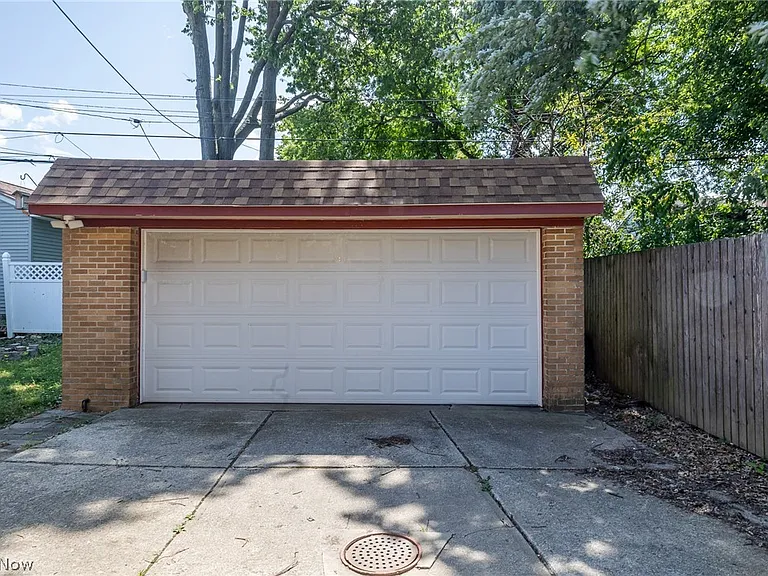 8221 Pelham Dr — Photo 4
